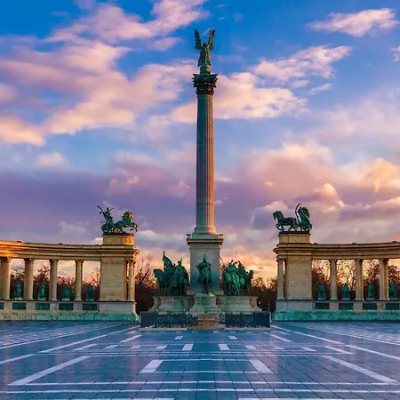 Urban Charm Ac And Bathtub *