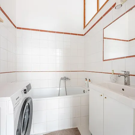 Apartment Urban Charm Ac And Bathtub *