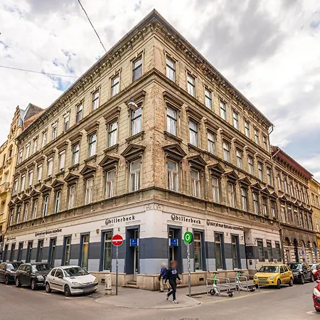 Urban Charm Downtown - Lively Quarter Apartment