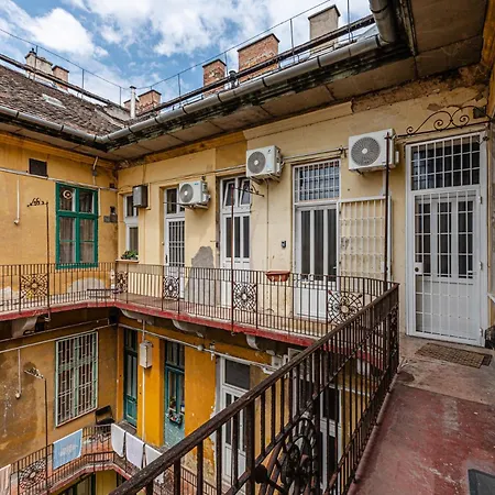 Apartment Urban Charm Downtown - Lively Quarter Budapest