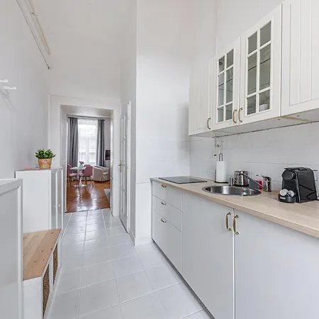 Urban Charm Ac And Bathtub *