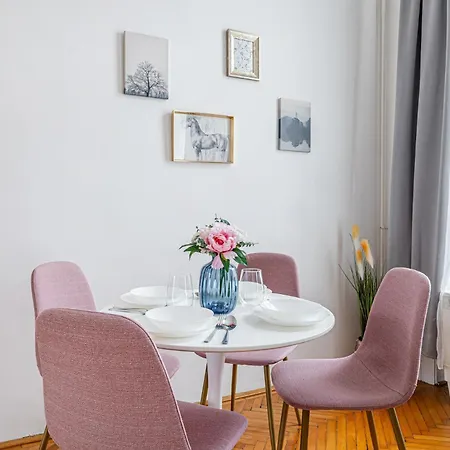 Urban Charm Ac And Bathtub *