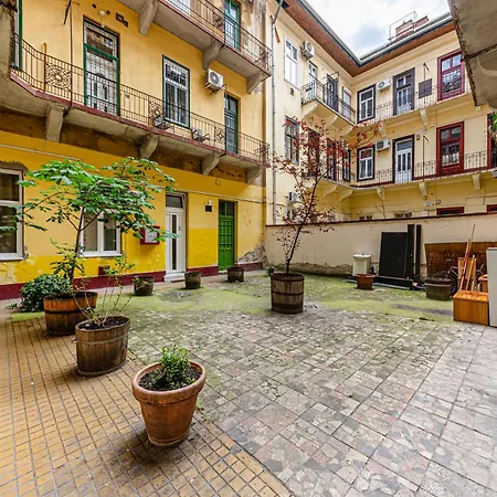 Urban Charm Ac And Bathtub * Budapest