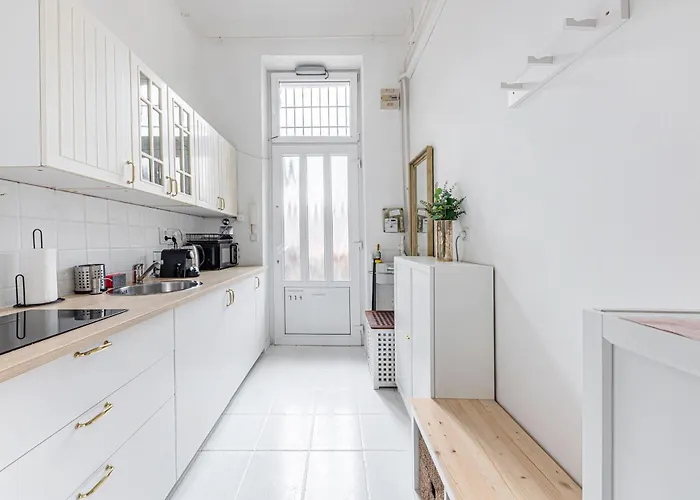 Urban Charm Ac And Bathtub