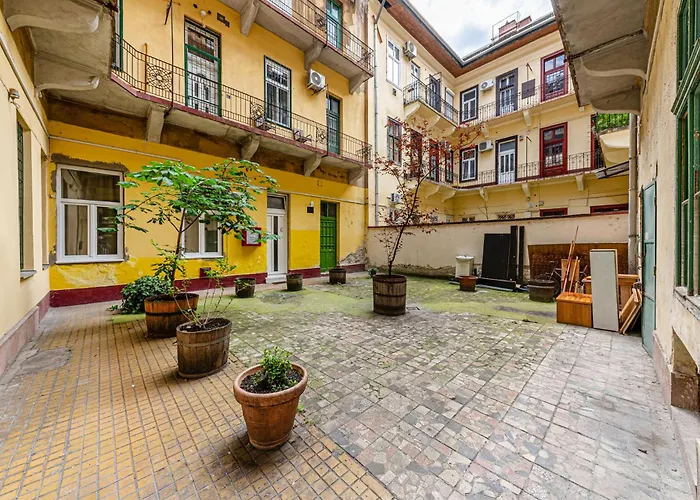Urban Charm Ac And Bathtub * Budapesta