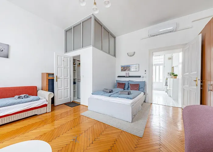 Urban Charm Ac And Bathtub